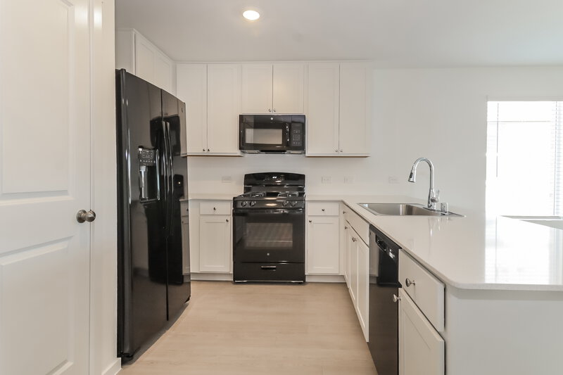 1,865/Mo, 102 Wild Rose Dr Balch Springs, TX 75181 Kitchen View 2