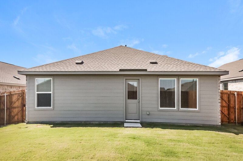 1,865/Mo, 102 Wild Rose Dr Balch Springs, TX 75181 Rear View