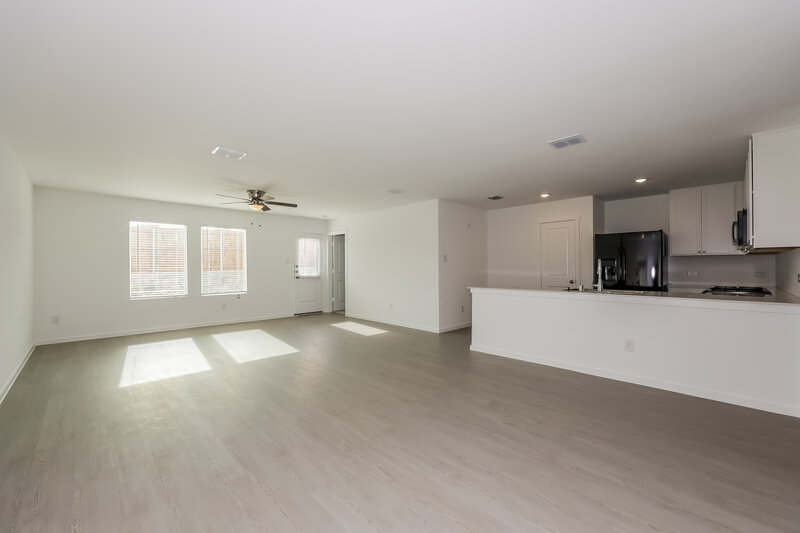 2,040/Mo, 103 Wild Rose Dr Balch Springs, TX 75181 Dining Room View 2