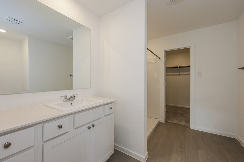 2,040/Mo, 103 Wild Rose Dr Balch Springs, TX 75181 Main Bathroom View