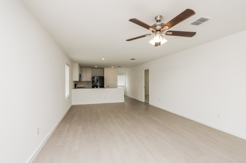 1,865/Mo, 124 Arbor Hills Rd Balch Springs, TX 75181 Living Room View 2