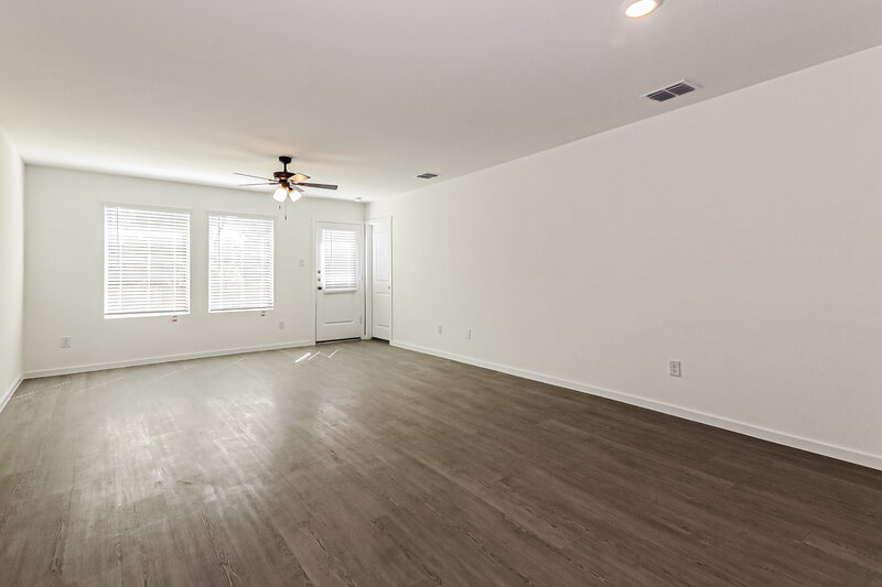 1,920/Mo, 122 Arbor Hills Rd Balch Springs, TX 75181 Living Room View