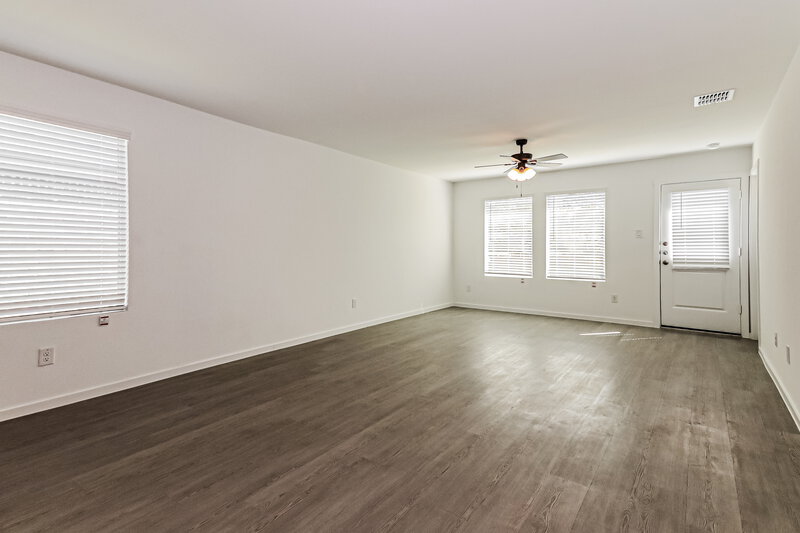 1,920/Mo, 122 Arbor Hills Rd Balch Springs, TX 75181 Living Room View 2