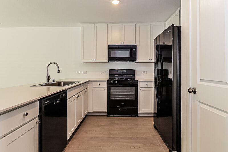 1,920/Mo, 122 Arbor Hills Rd Balch Springs, TX 75181 Kitchen View 2