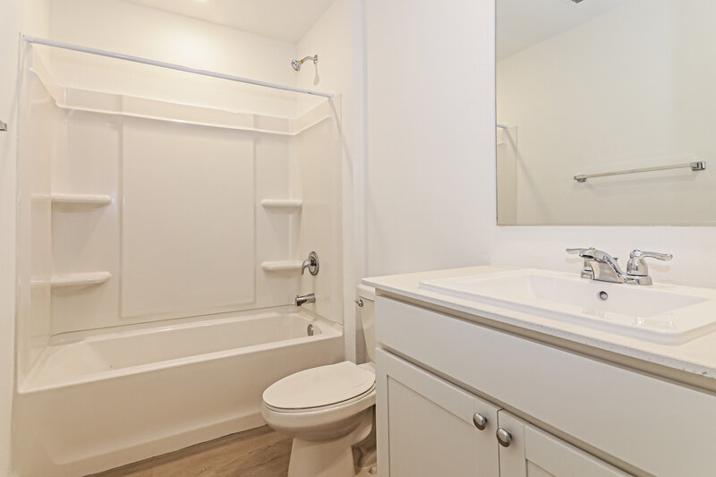 1,920/Mo, 122 Arbor Hills Rd Balch Springs, TX 75181 Bathroom View