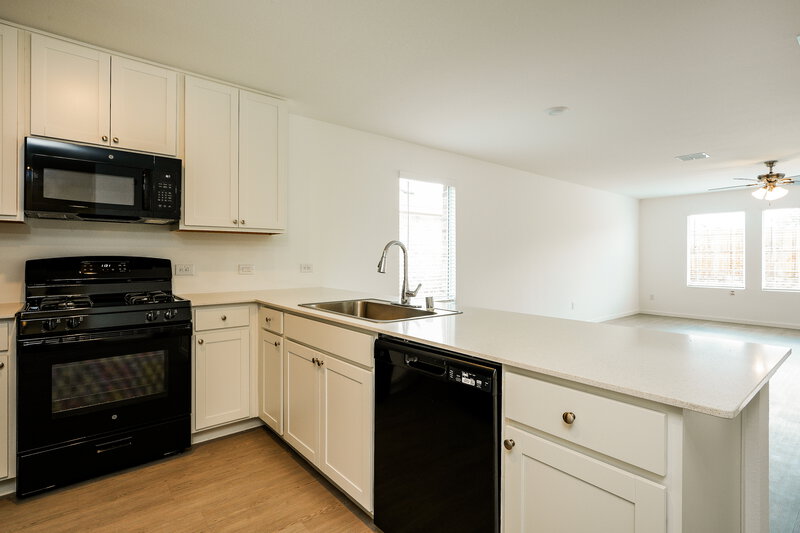 1,840/Mo, 138 Glenwood Dr Balch Springs, TX 75181 Kitchen View 2