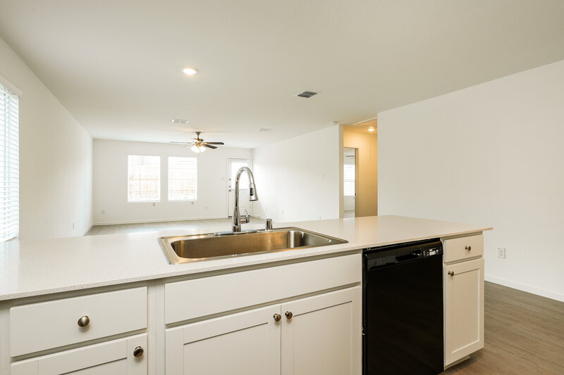 1,840/Mo, 138 Glenwood Dr Balch Springs, TX 75181 Kitchen View 3