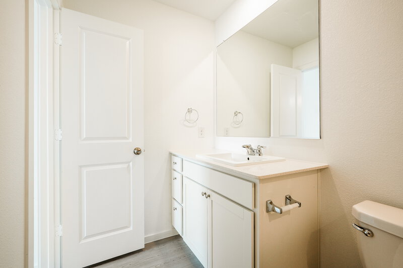 1,840/Mo, 138 Glenwood Dr Balch Springs, TX 75181 Main Bathroom View 2