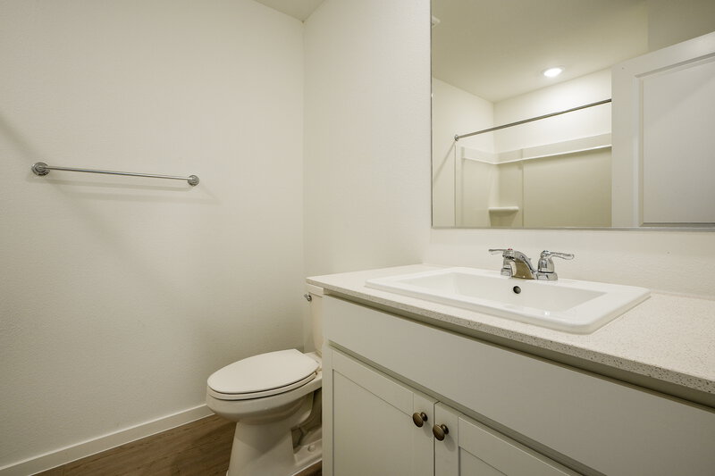 1,840/Mo, 138 Glenwood Dr Balch Springs, TX 75181 Bathroom View