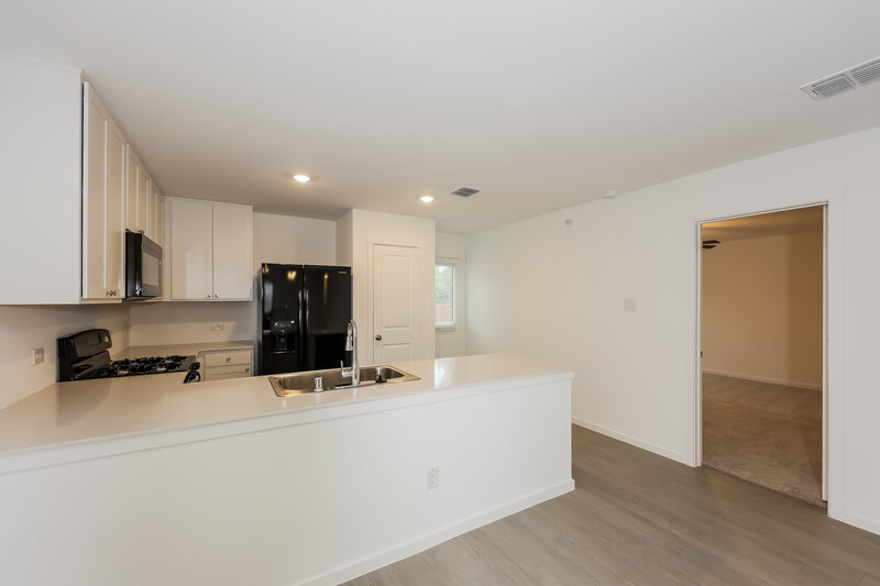 1,910/Mo, 120 Arbor Hills Road Balch Springs, TX 75181 Kitchen View