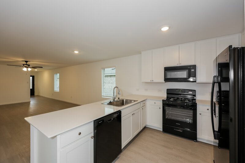 1,910/Mo, 120 Arbor Hills Road Balch Springs, TX 75181 Kitchen View 2