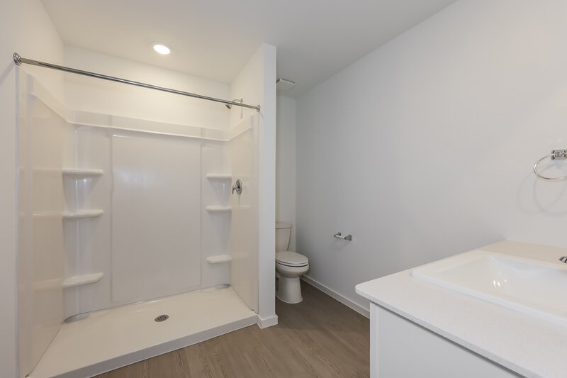 1,910/Mo, 120 Arbor Hills Road Balch Springs, TX 75181 Main Bathroom View 2