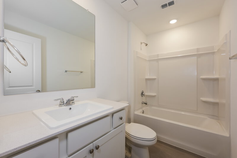 1,910/Mo, 120 Arbor Hills Road Balch Springs, TX 75181 Bathroom View