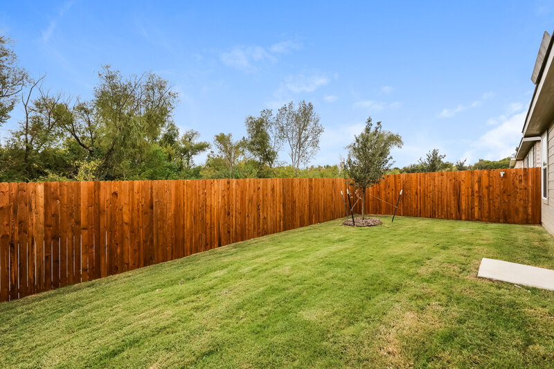 1,910/Mo, 120 Arbor Hills Road Balch Springs, TX 75181 Backyard View
