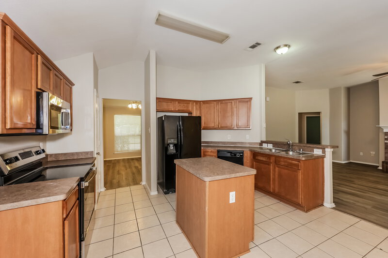 4,200/Mo, 1542 Reynolds St Lancaster, TX 75134 Kitchen View