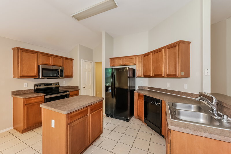 4,200/Mo, 1542 Reynolds St Lancaster, TX 75134 Kitchen View 2
