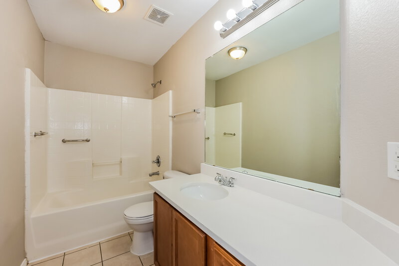 4,200/Mo, 1542 Reynolds St Lancaster, TX 75134 Bathroom View