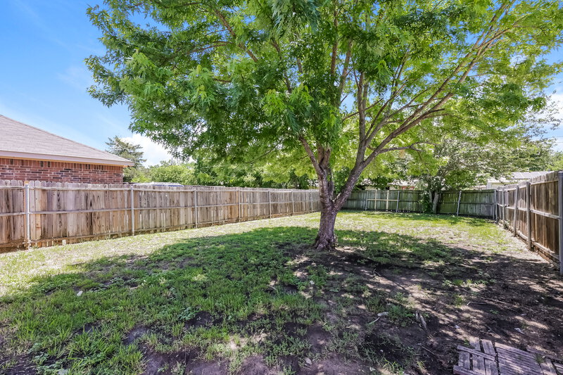 4,200/Mo, 1542 Reynolds St Lancaster, TX 75134 Backyard View