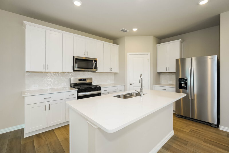 2,075/Mo, 1223 Paintbrush Dr Lavon, TX 75166 Kitchen View