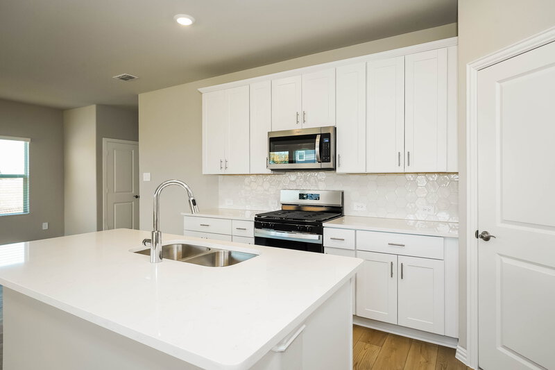 2,075/Mo, 1223 Paintbrush Dr Lavon, TX 75166 Kitchen View 3