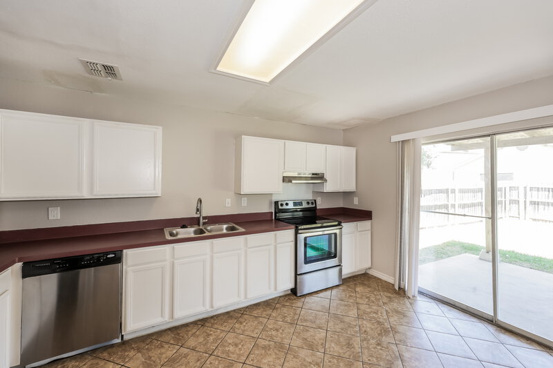 2,055/Mo, 3501 Chapel Pointe Trl Fort Worth, TX 76116 Kitchen View 2
