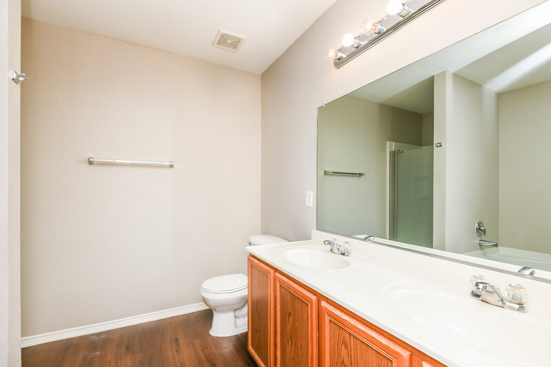 1,820/Mo, 936 Poncho Ln Haslet, TX 76052 Main Bathroom View