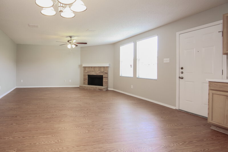 2,325/Mo, 906 Springfield Dr Cedar Hill, TX 75104 Living Area View 2