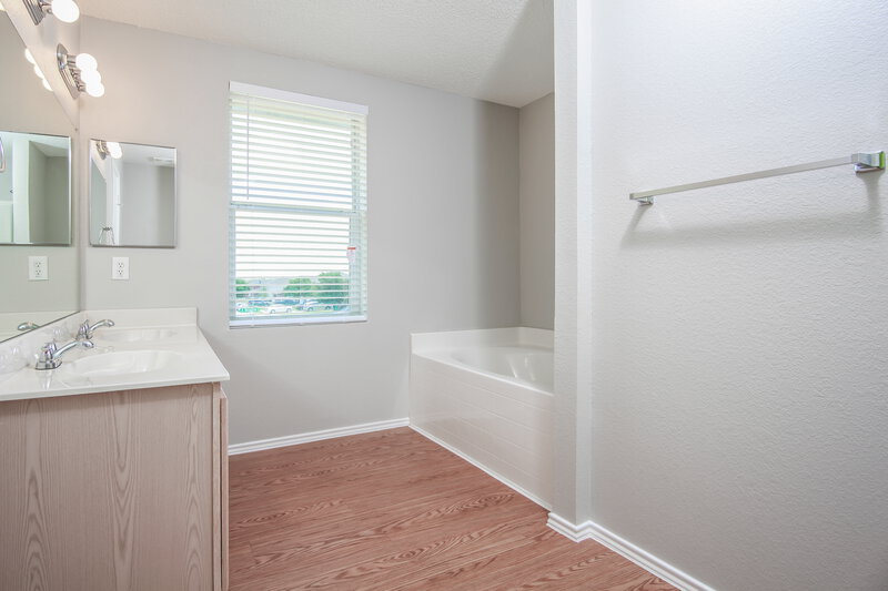 2,325/Mo, 906 Springfield Dr Cedar Hill, TX 75104 Master Bathroom View