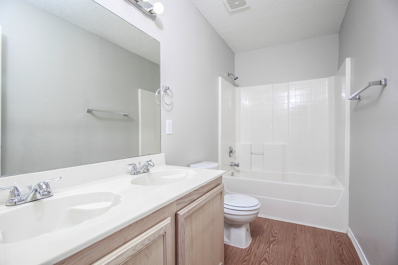 2,325/Mo, 906 Springfield Dr Cedar Hill, TX 75104 Bathroom View