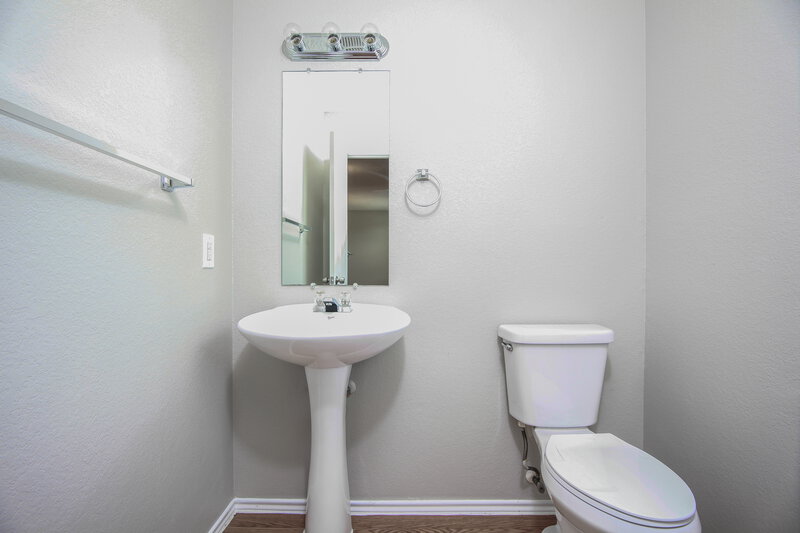 2,325/Mo, 906 Springfield Dr Cedar Hill, TX 75104 Powder Room View