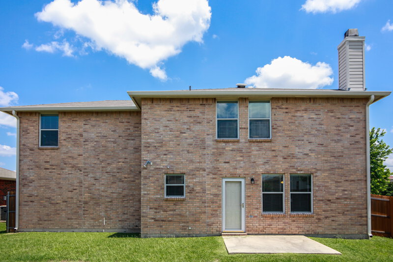 2,325/Mo, 906 Springfield Dr Cedar Hill, TX 75104 Rear View
