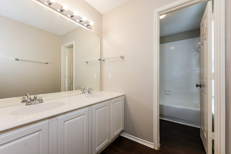 2,455/Mo, 8300 Orleans Ln Fort Worth, TX 76123 Bathroom View