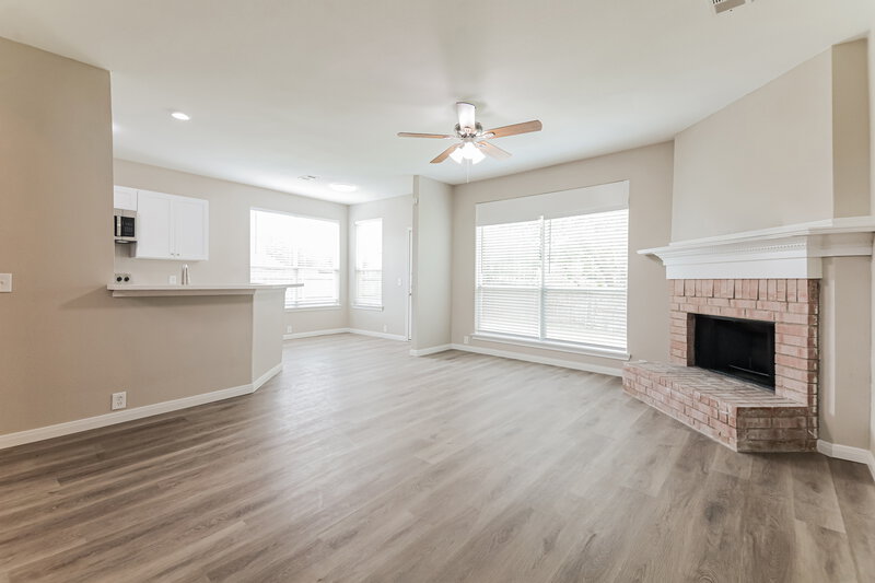2,550/Mo, 3601 English Oak Dr Garland, TX 75043 Living Room View