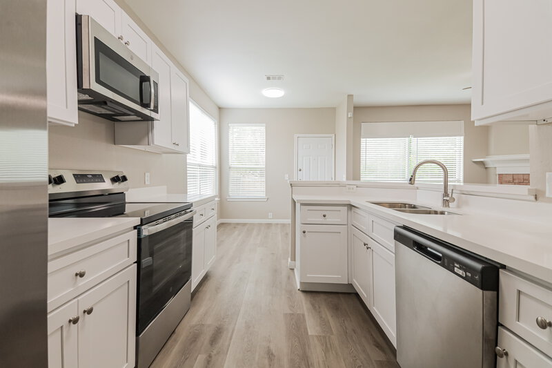 2,550/Mo, 3601 English Oak Dr Garland, TX 75043 Kitchen View