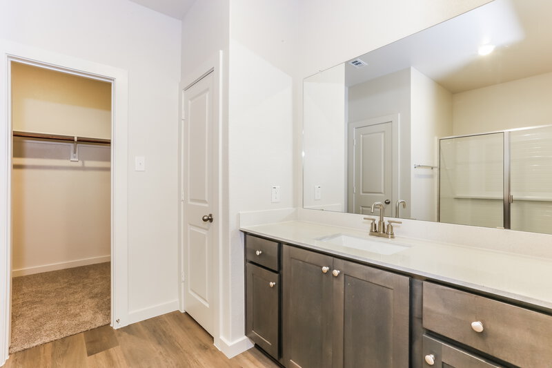2,170/Mo, 1525 Woodwinds Dr Fort Worth, TX 76140 Main Bathroom View