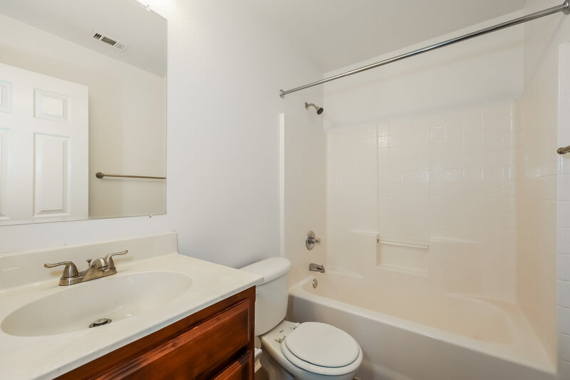 1,935/Mo, 1204 Boxwood Dr Crowley, TX 76036 Bathroom View