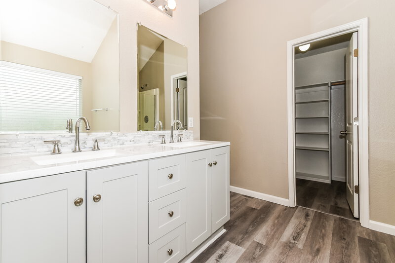 2,285/Mo, 2100 Aster Trl Forney, TX 75126 Main Bathroom View 2
