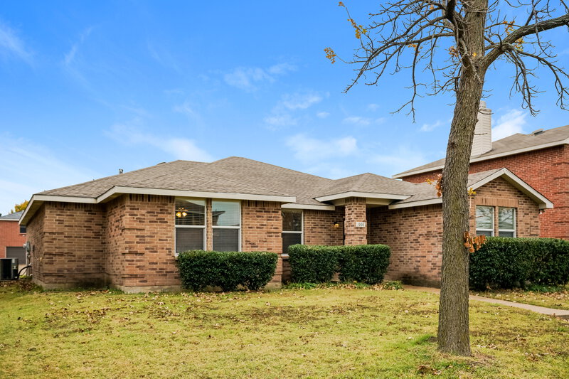 2,065/Mo, 1008 Bumble Bee Dr Lancaster, TX 75134 Front View