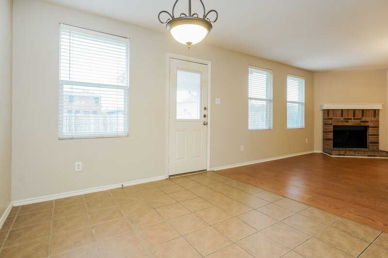 2,065/Mo, 1008 Bumble Bee Dr Lancaster, TX 75134 Breakfast Nook View