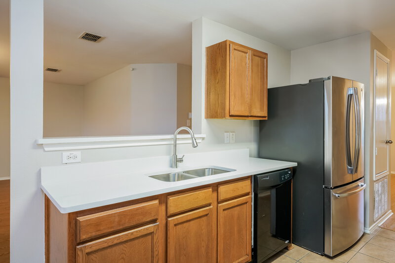 2,065/Mo, 1008 Bumble Bee Dr Lancaster, TX 75134 Kitchen View