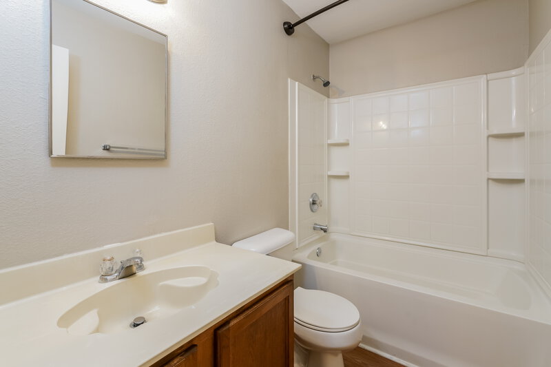 2,065/Mo, 1008 Bumble Bee Dr Lancaster, TX 75134 Bathroom View