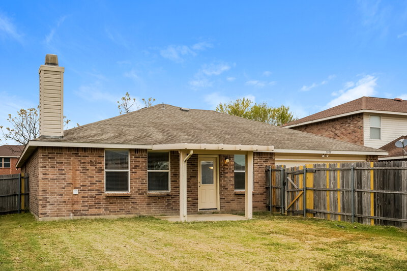2,065/Mo, 1008 Bumble Bee Dr Lancaster, TX 75134 Rear View