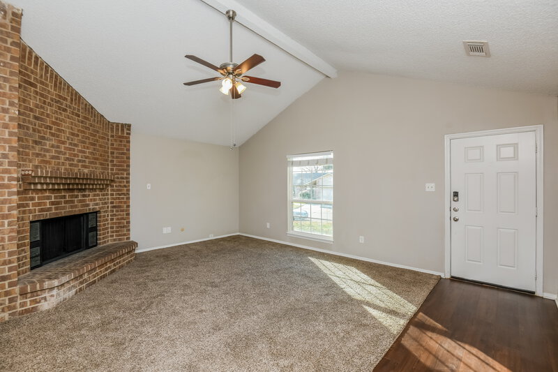 1,995/Mo, 10132 Buffalo Grove Rd Fort Worth, TX 76108 Living Room View