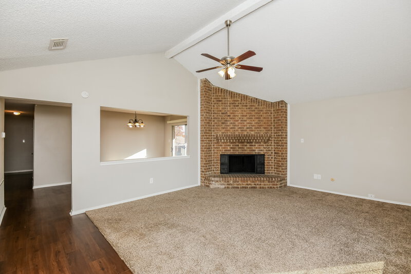 1,995/Mo, 10132 Buffalo Grove Rd Fort Worth, TX 76108 Living Room View 2