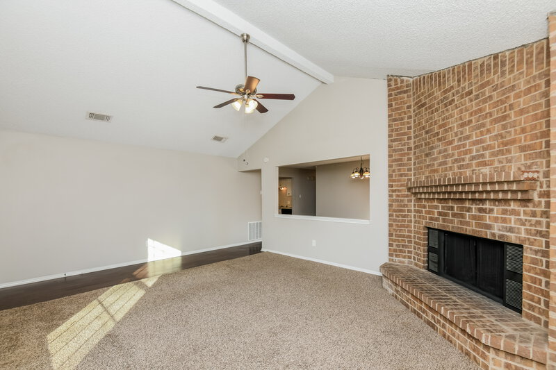 1,995/Mo, 10132 Buffalo Grove Rd Fort Worth, TX 76108 Living Room View 3