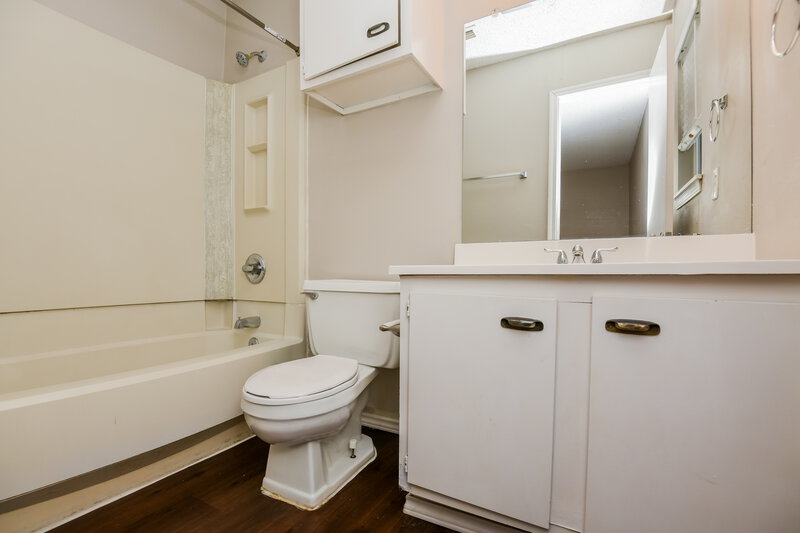 1,995/Mo, 10132 Buffalo Grove Rd Fort Worth, TX 76108 Main Bathroom View