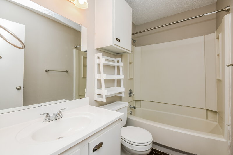 1,995/Mo, 10132 Buffalo Grove Rd Fort Worth, TX 76108 Bathroom View
