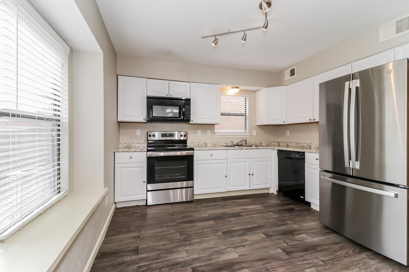 2,530/Mo, 5203 Barberry Dr Arlington, TX 76018 Kitchen View