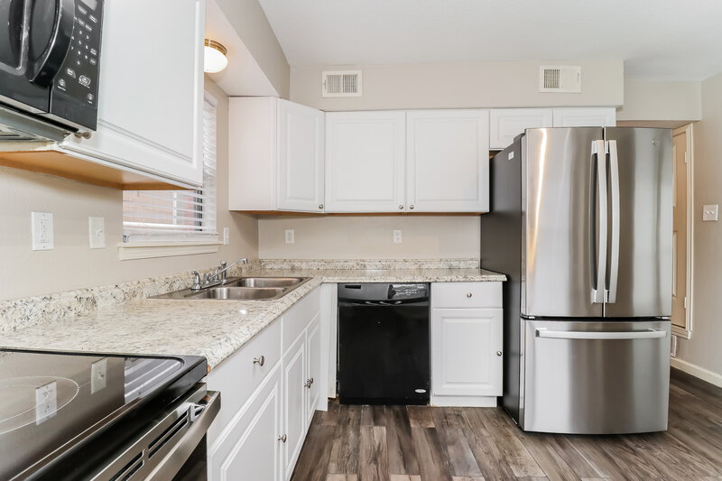 2,530/Mo, 5203 Barberry Dr Arlington, TX 76018 Kitchen View 2