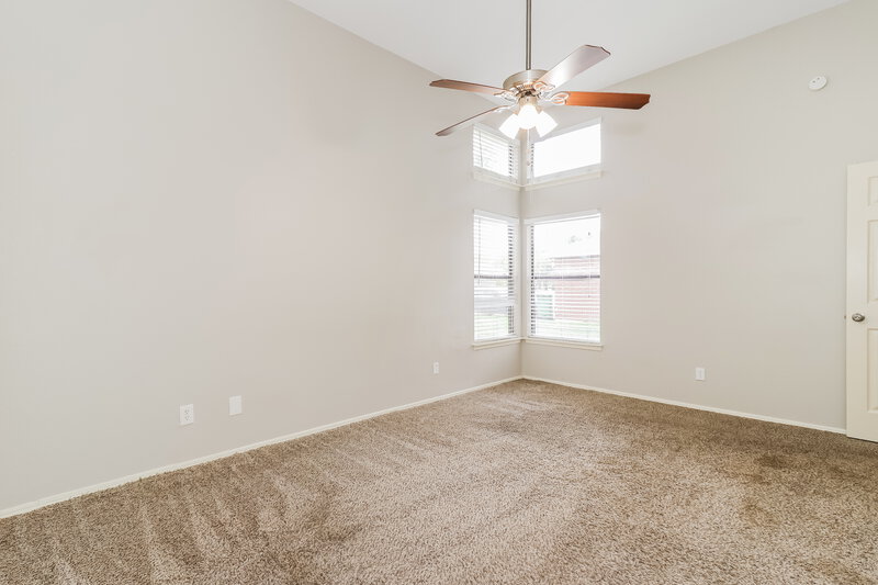 2,530/Mo, 5203 Barberry Dr Arlington, TX 76018 Main Bedroom View